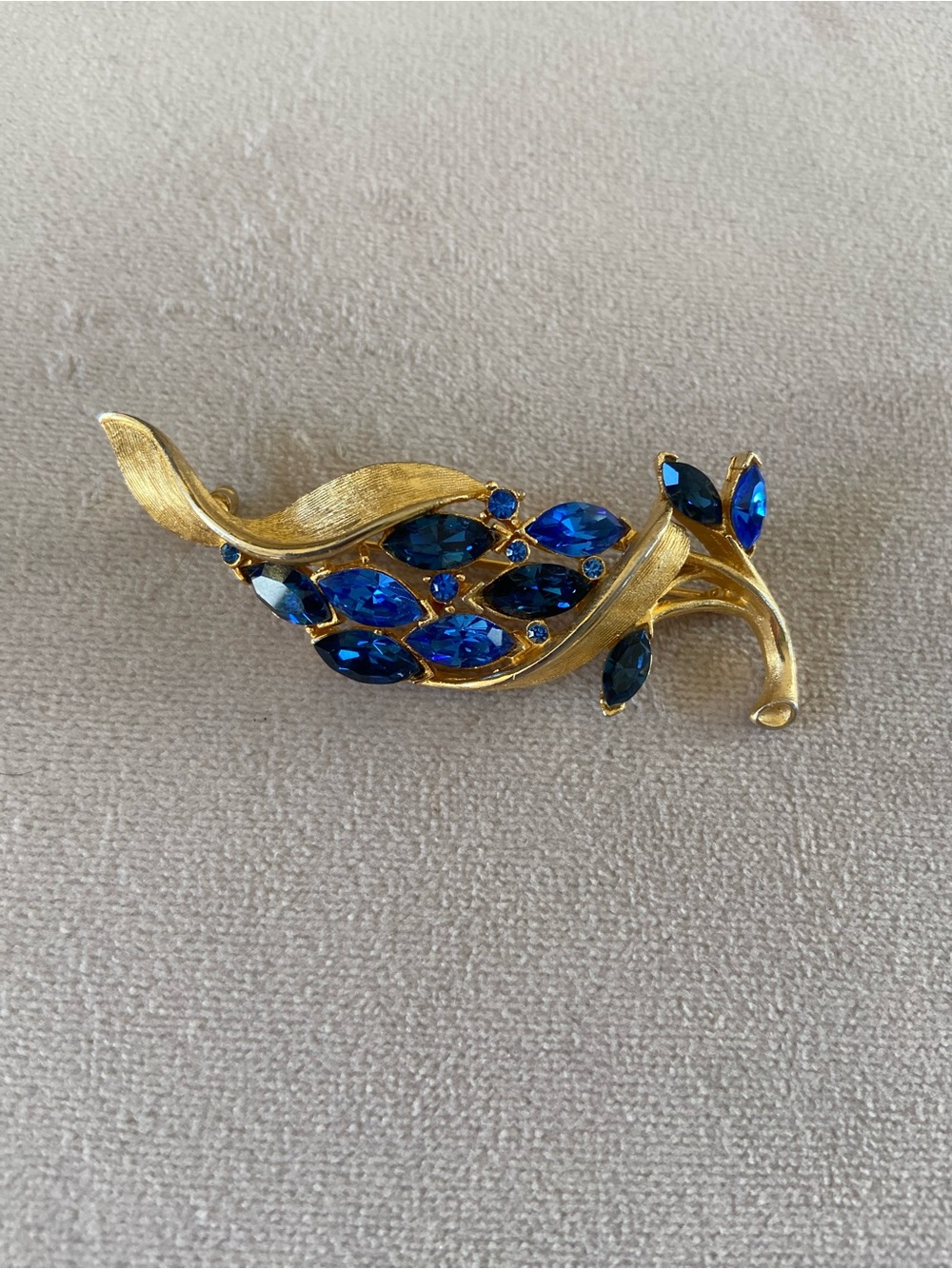 Vintage Gold-Tone Leaf Brooch with Sapphire Blue Crystals